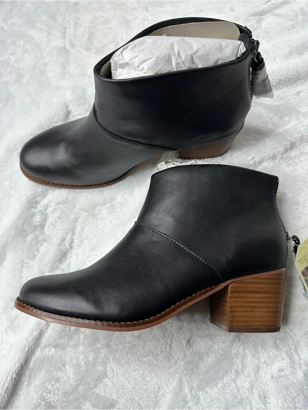 Toms sleek black